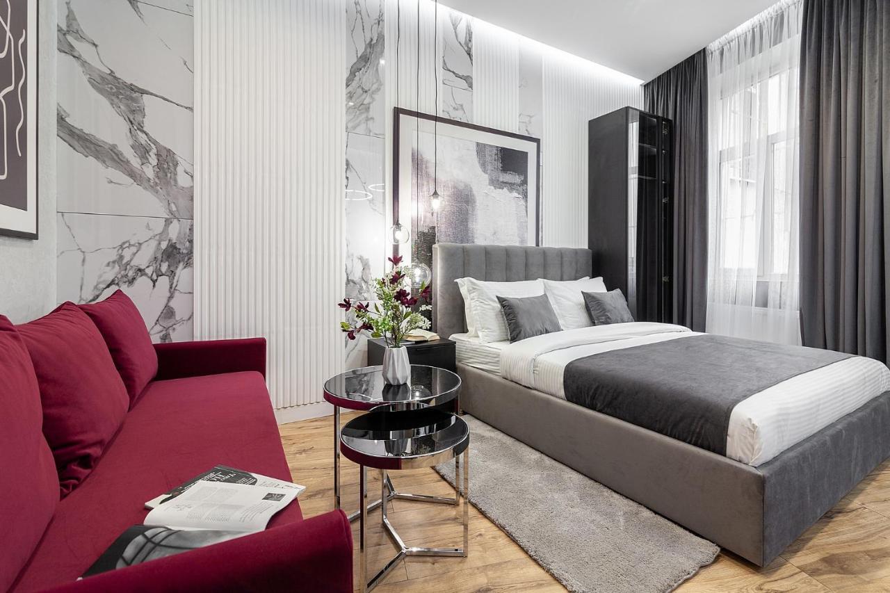 Lovely Apartment On Drahomanova Street Lviv Buitenkant foto