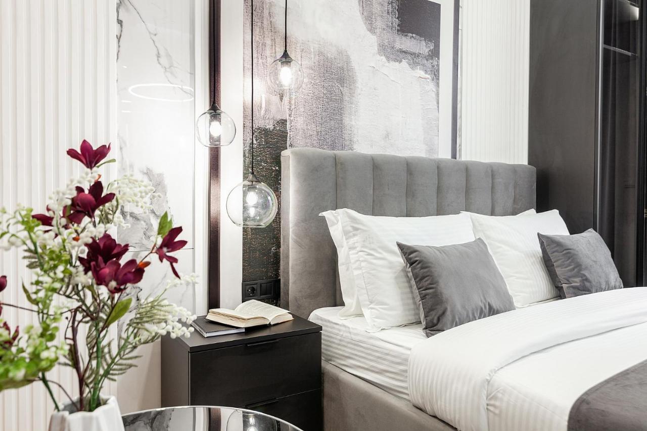 Lovely Apartment On Drahomanova Street Lviv Buitenkant foto