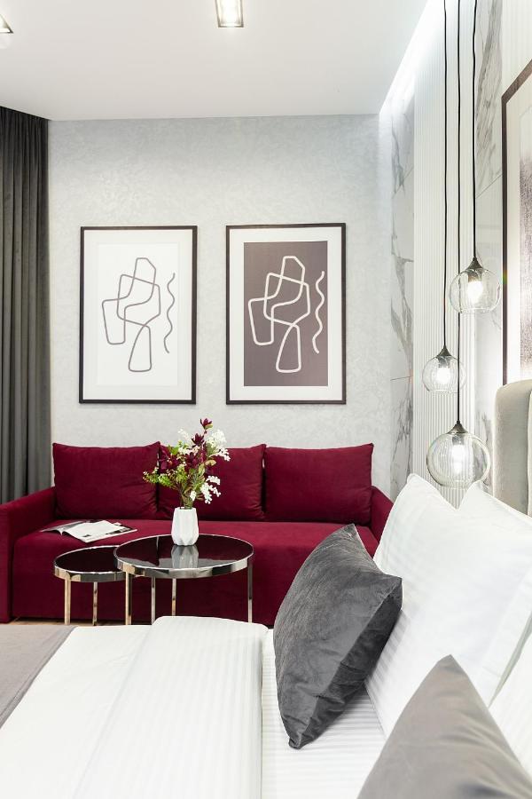 Lovely Apartment On Drahomanova Street Lviv Buitenkant foto
