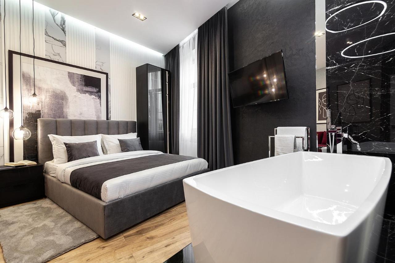 Lovely Apartment On Drahomanova Street Lviv Buitenkant foto