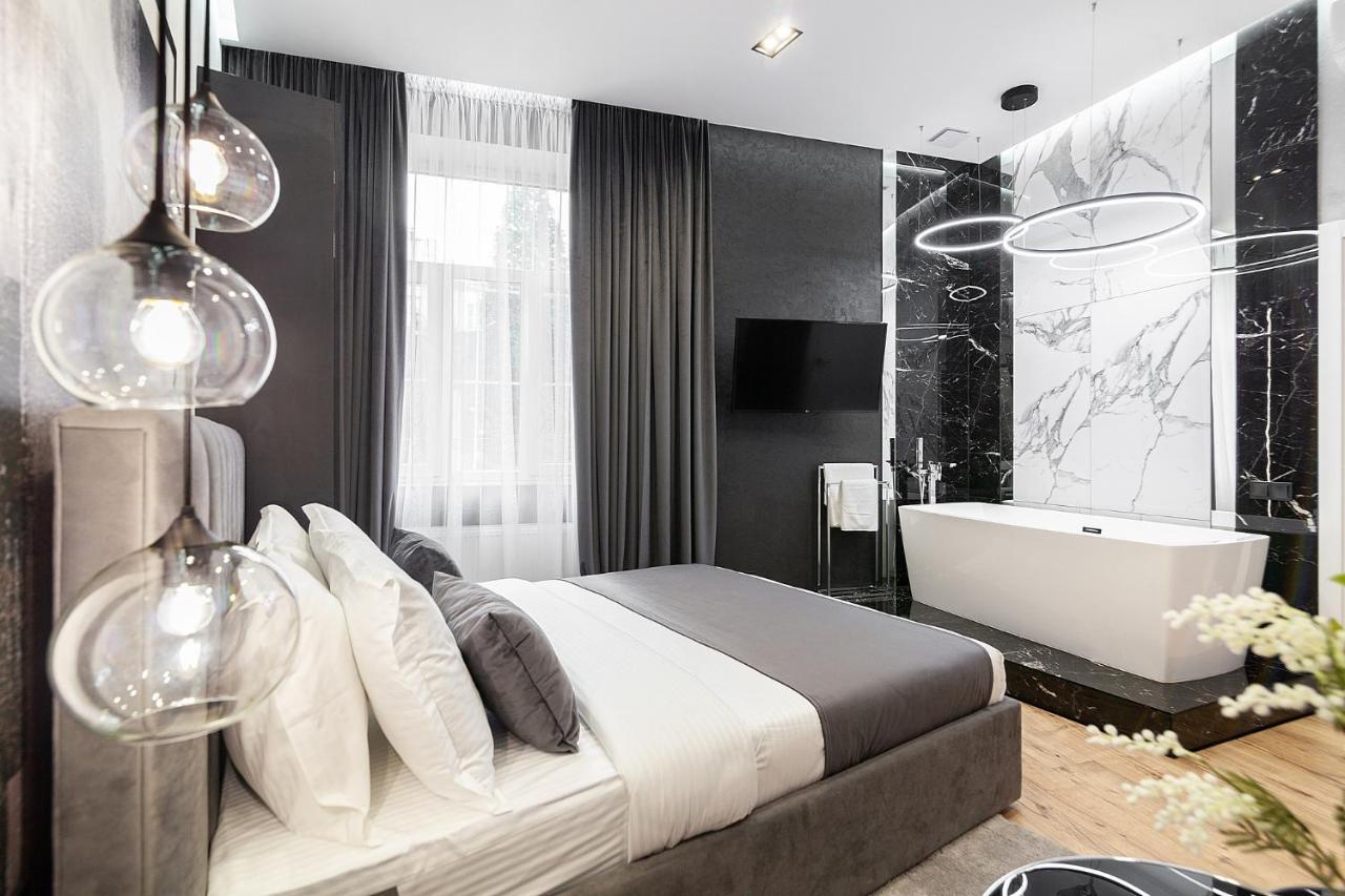 Lovely Apartment On Drahomanova Street Lviv Buitenkant foto