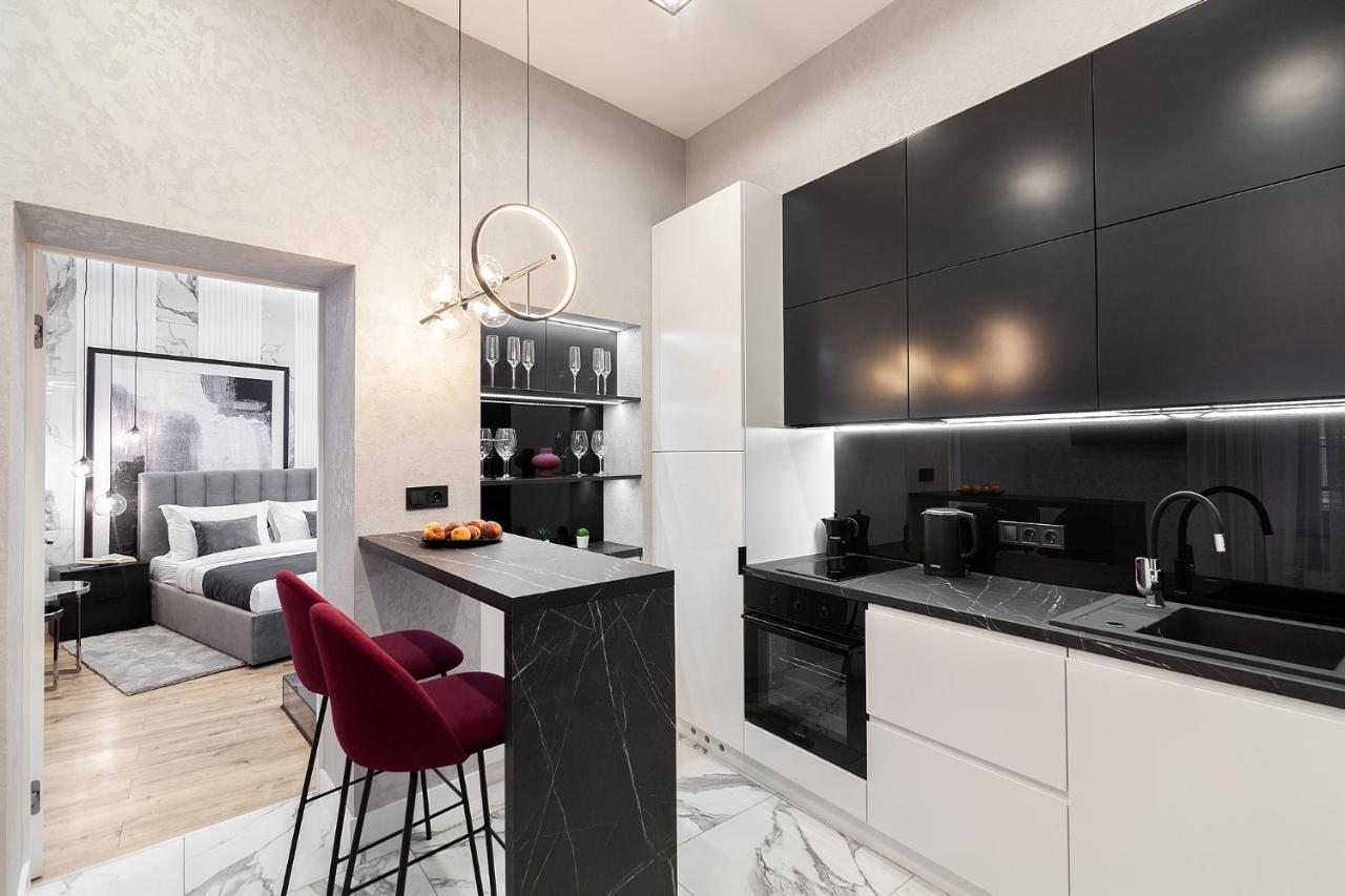 Lovely Apartment On Drahomanova Street Lviv Buitenkant foto