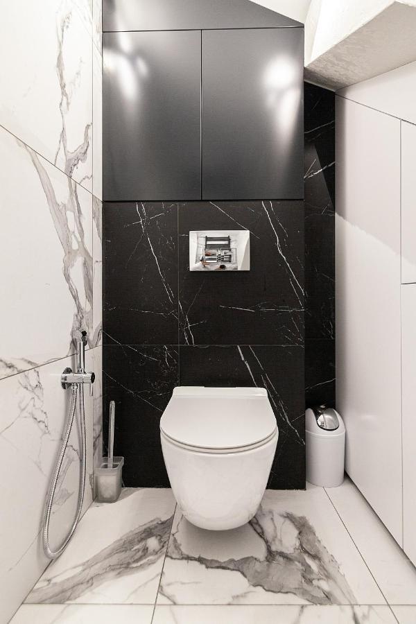 Lovely Apartment On Drahomanova Street Lviv Buitenkant foto