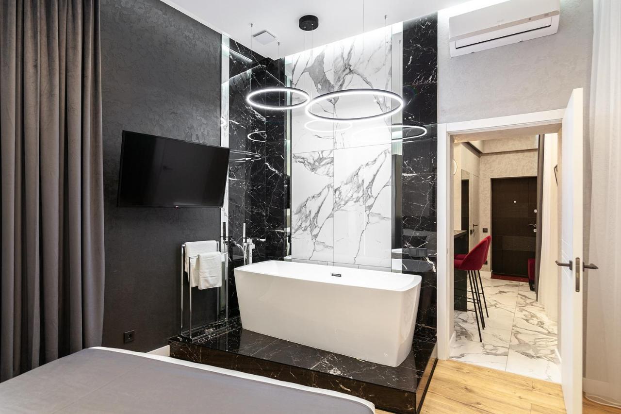 Lovely Apartment On Drahomanova Street Lviv Buitenkant foto