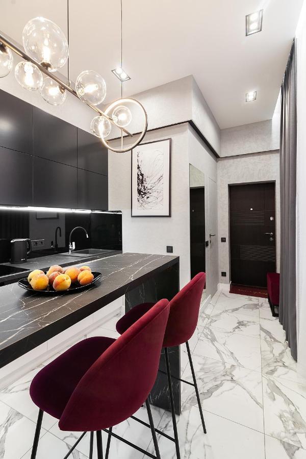 Lovely Apartment On Drahomanova Street Lviv Buitenkant foto