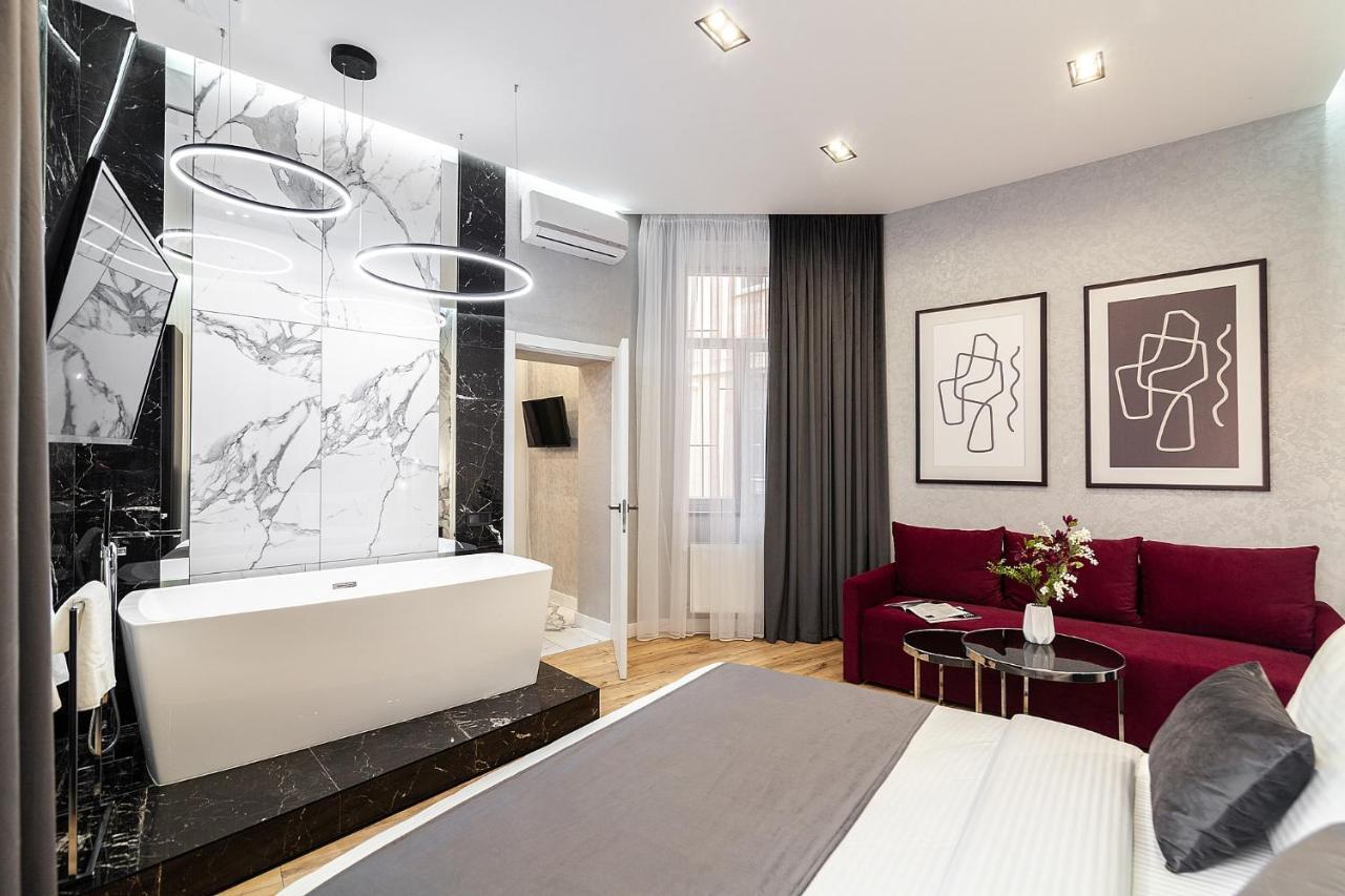 Lovely Apartment On Drahomanova Street Lviv Buitenkant foto