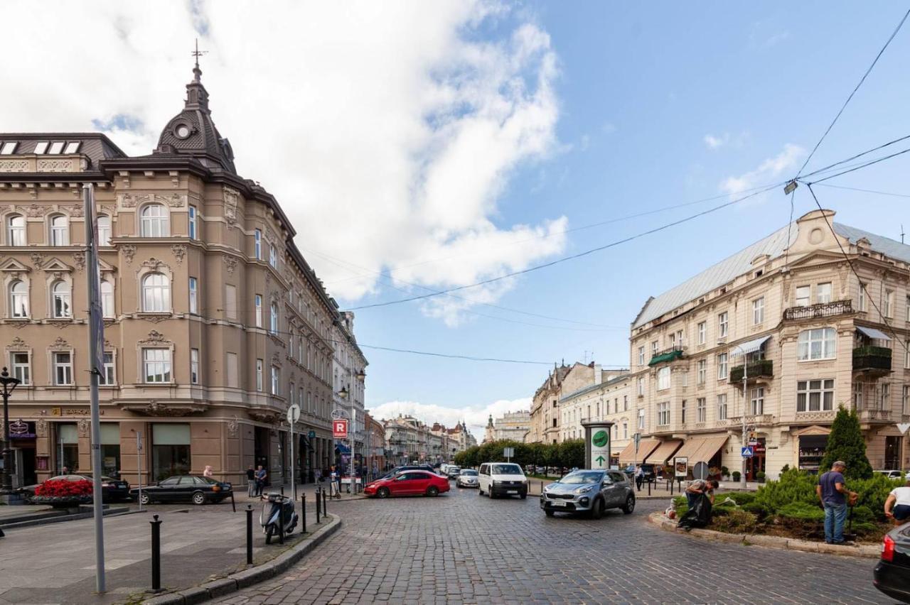 Lovely Apartment On Drahomanova Street Lviv Buitenkant foto