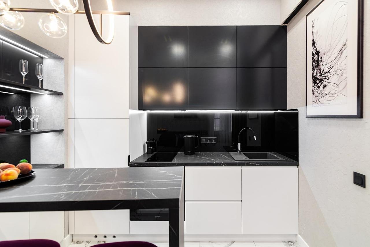 Lovely Apartment On Drahomanova Street Lviv Buitenkant foto