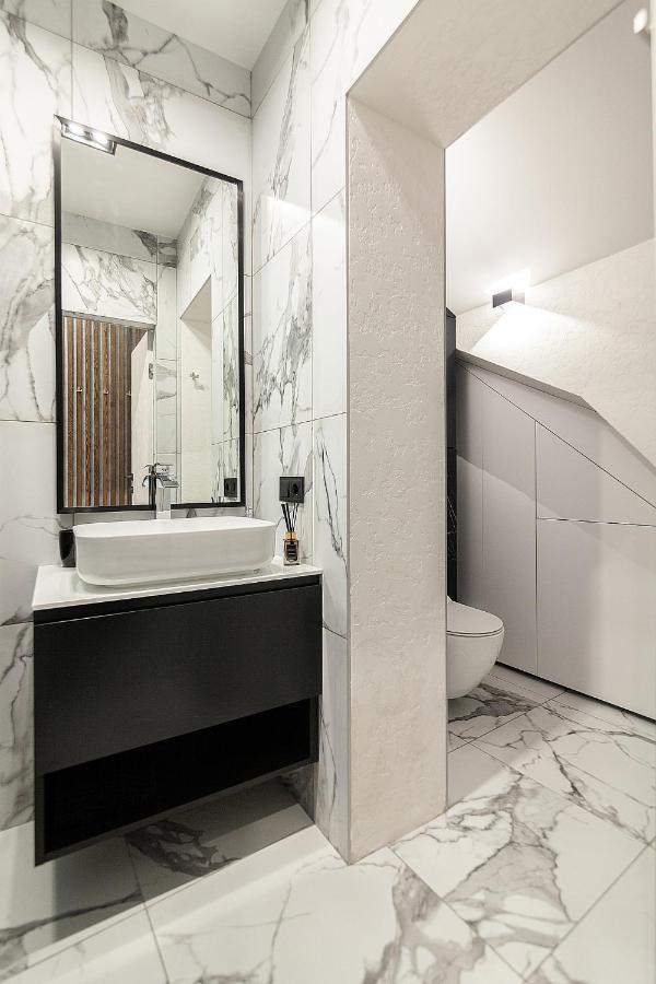 Lovely Apartment On Drahomanova Street Lviv Buitenkant foto