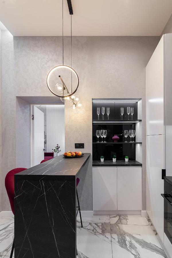 Lovely Apartment On Drahomanova Street Lviv Buitenkant foto
